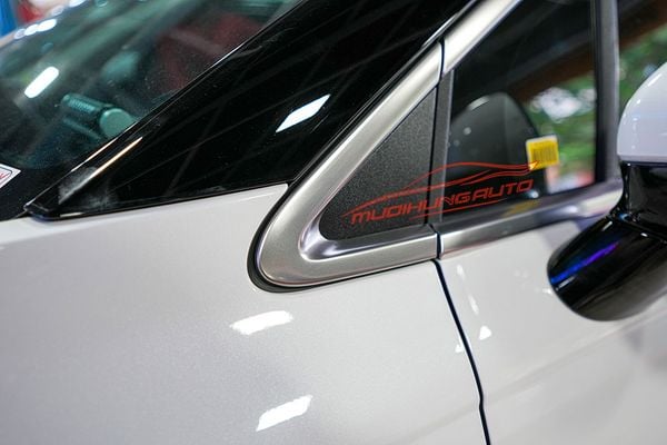 Lắp Viền Khung Kính Cao Cấp Cho Xe Kia Carnival