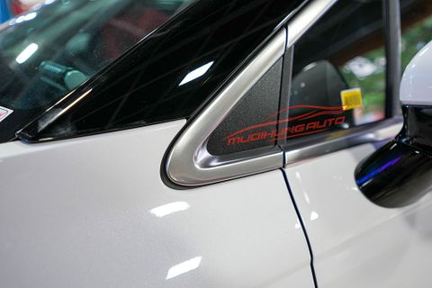 Lắp Viền Khung Kính Cao Cấp Cho Xe Kia Carnival
