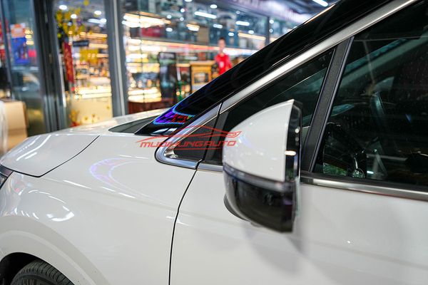Lắp Viền Khung Kính Cao Cấp Cho Xe Kia Carnival