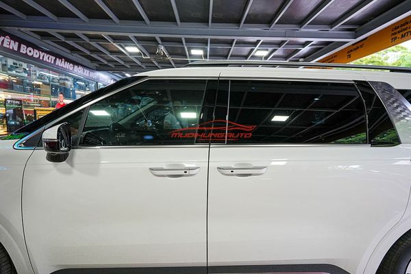 Lắp Viền Khung Kính Cao Cấp Cho Xe Kia Carnival