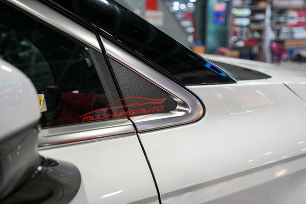 Lắp Viền Khung Kính Cao Cấp Cho Xe Kia Carnival