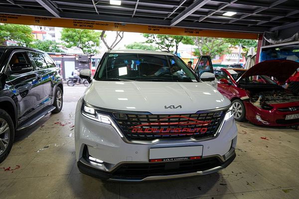 Lắp Viền Khung Kính Cao Cấp Cho Xe Kia Carnival