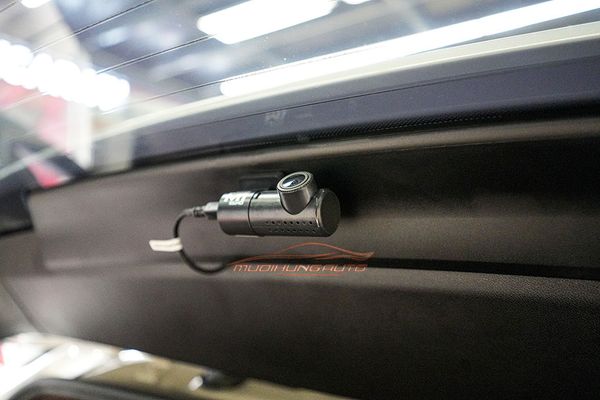 Lắp Camera Hành Trình Vietmap Speedmap M1 Cho Xe Porsche Cayenne 2022