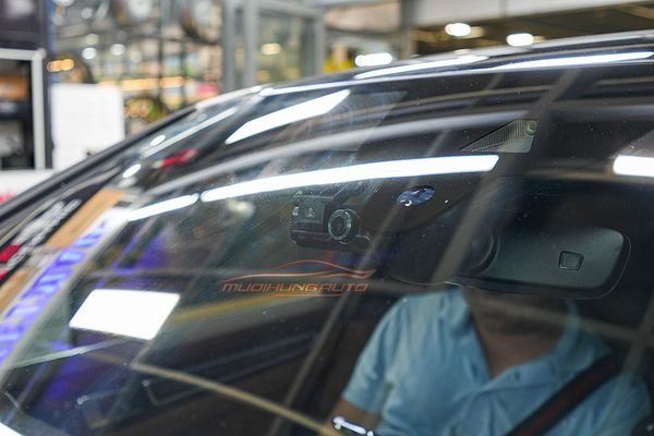 Lắp Camera Hành Trình Vietmap Speedmap M1 Cho Xe Porsche Cayenne 2022