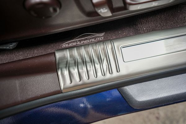 Lắp Nẹp Bước Chân Chính Hãng Cho Xe Lexus RX350 2018