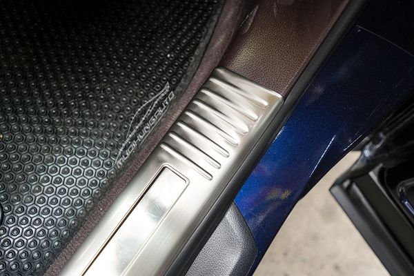 Lắp Nẹp Bước Chân Chính Hãng Cho Xe Lexus RX350 2018