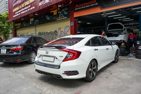 Gắn Phụ Kiện Đuôi Cá Cao Cấp Cho Xe Honda Civic 2019