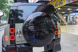 Gắn Ốp Lốp Dự Phòng Cho Xe Land Rover Defender 2023