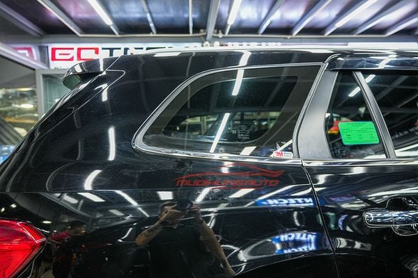Lắp Viền Chân Kính Cao Cấp Cho Xe Ford Everest