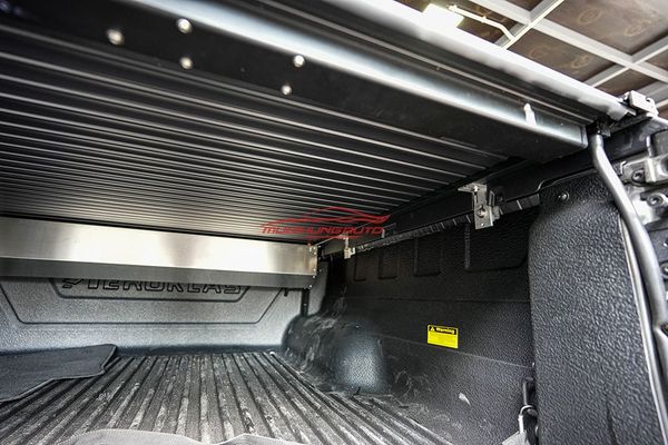 Lắp Nắp Thùng Và Thanh Thể Thao Cao Cấp Cho Xe Ford Ranger