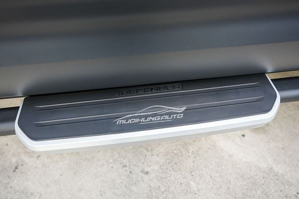 Lắp Bệ Bước Chân Cao Cấp Cho Xe Land Rover Defender 2022