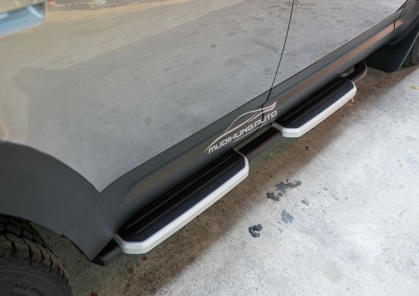 Lắp Bệ Bước Chân Cao Cấp Cho Xe Land Rover Defender 2022