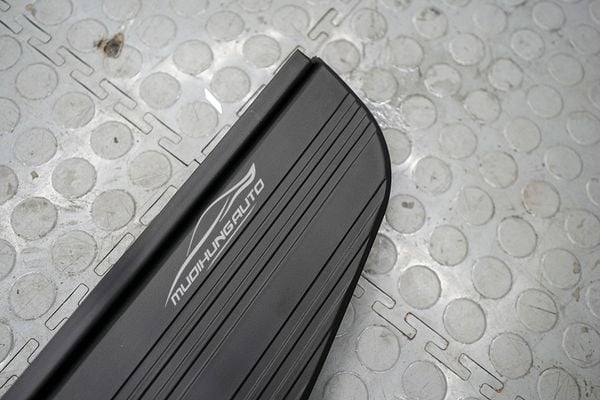 Lắp Đặt Bệ Bước Chân Cao Cấp Cho Xe Range Rover Sport 2020 - 2022