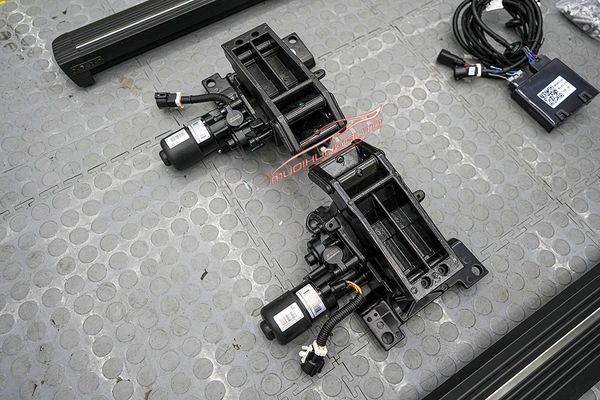 Bệ Bước Điện Cao Cấp Cho Xe Range Rover Velar 2017 - 2022