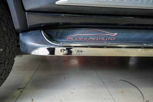 Ốp Mí Bệ Bước Cao Cấp Cho Xe Toyota Fortuner 2019