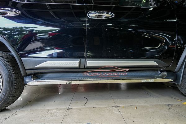 Ốp Mí Bệ Bước Cao Cấp Cho Xe Toyota Fortuner 2019