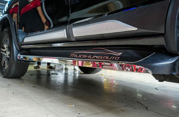 Ốp Mí Bệ Bước Cao Cấp Cho Xe Toyota Fortuner 2019