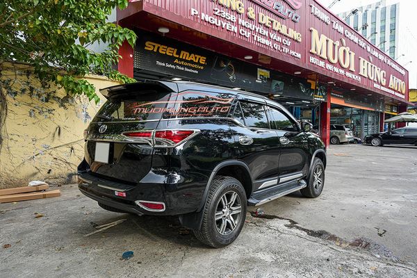 Lắp Viền Chân Kính Cao Cấp Cho Xe Toyota Fortuner 2019