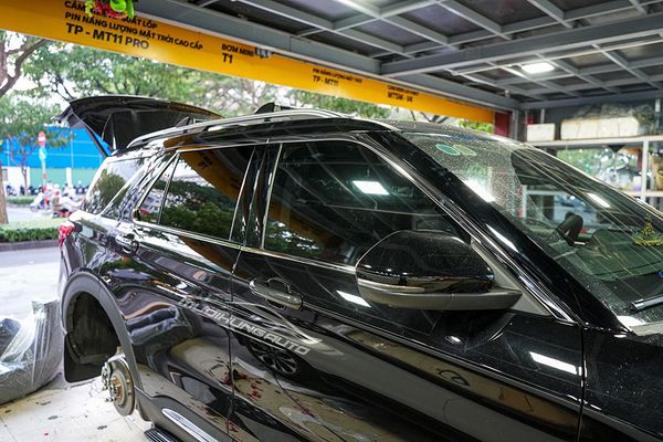 Lắp Phụ Kiện Ốp Tay Cầm Và Chén Cửa Cho Xe Ford Explorer 2022