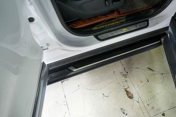 Lắp Bệ Bước Lên Xuống Cho Xe Hyundai Santafe 2022