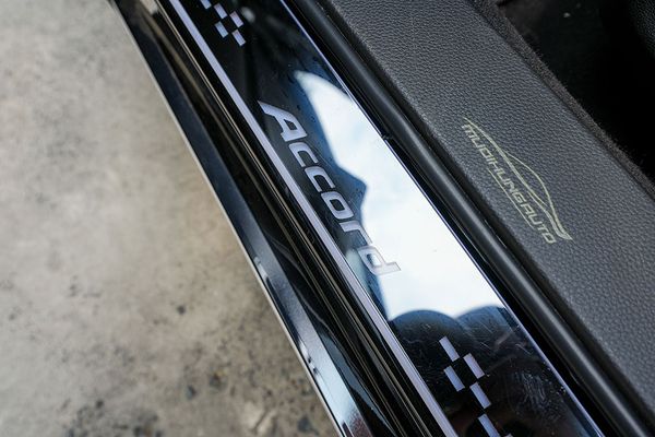 Lắp Nẹp Bước Chân Có Đèn Cho Xe Honda Accord 2022