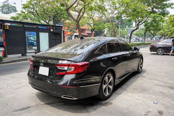 Lắp Nẹp Bước Chân Có Đèn Cho Xe Honda Accord 2022