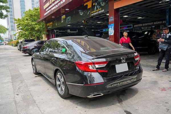 Lắp Nẹp Bước Chân Có Đèn Cho Xe Honda Accord 2022