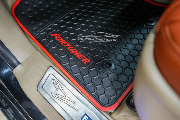 Thảm Lót Sàn Xe Toyota Fortuner 2015