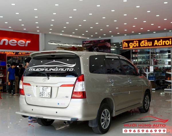 Đuôi cá Toyota Innova có đèn