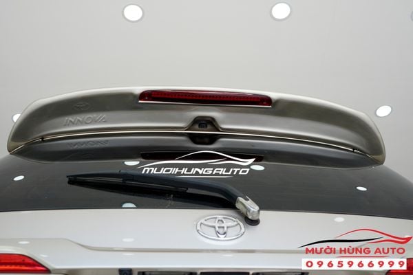 Đuôi cá Toyota Innova có đèn