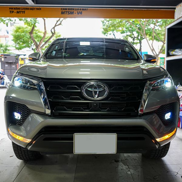 Độ Bi LED Domax X-LED Pro Và Bi Gầm Eagle F-Light Cho Xe Toyota Fortuner 2022