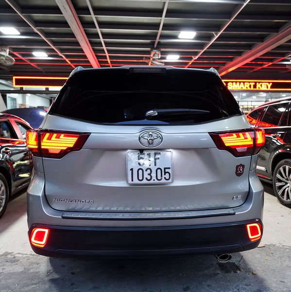 Thay Đèn Hậu Nguyên Cụm Và Độ LED Gầm Sau Cho Toyota Highlander Tại TPHCM