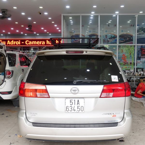 Gắn Baga Chở Đồ Cho Xe Toyota Sienna XLE Đời Cũ Tại TPHCM