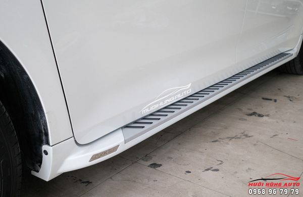 Gắn Bệ Bước Mẫu Sọc Mới Xe Toyota Sienna 2020 - 2021
