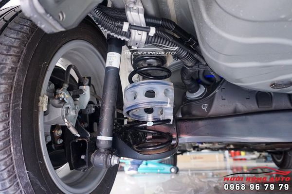 Gắn Bộ Đệm Giảm Chấn Cao Cấp Cho Xe Toyota Yaris