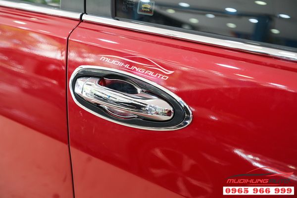 Gắn Chén Cửa Cho Xe Toyota Innova Venturer