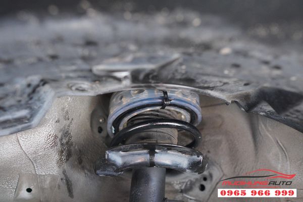 Gắn Đệm Giảm Chấn TTC Cho Suzuki Swift Giá Tốt