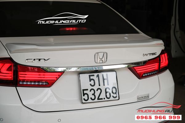 Gắn đuôi cá dán Honda City 2019