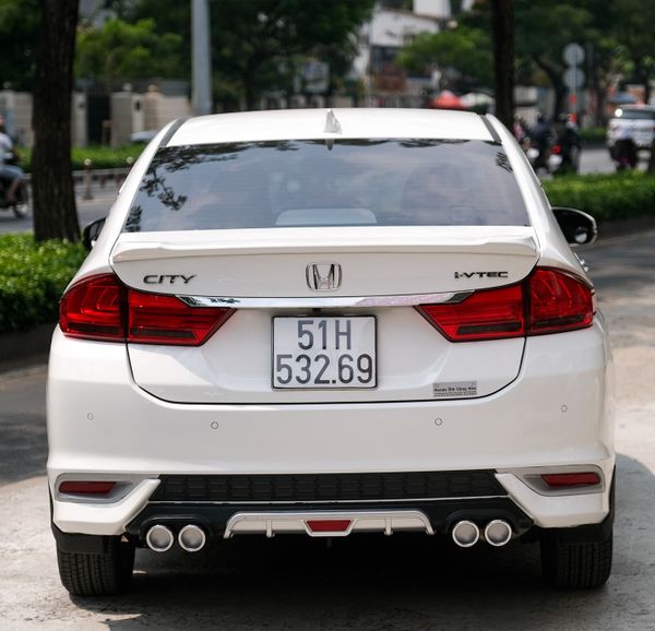 Gắn đuôi cá dán Honda City 2019