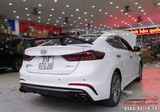 Gắn đuôi cá mẫu cánh chim độc đáo xe Elantra