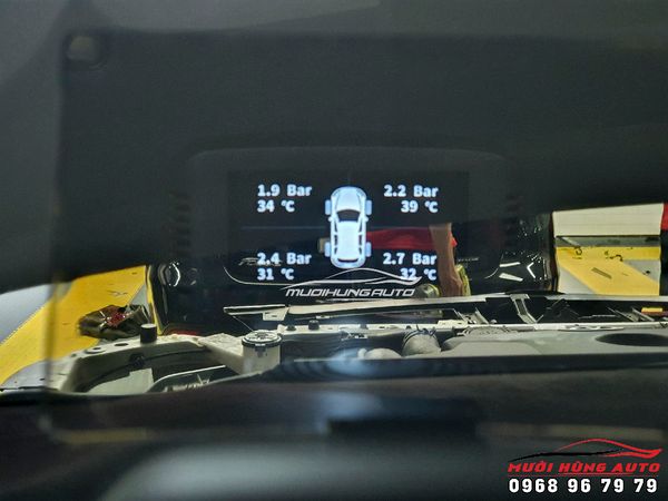 Gắn Màn Hình Hiển Thị Kính Lái HUD Vietmap H1AS Cho Toyota Fortuner Cao Cấp