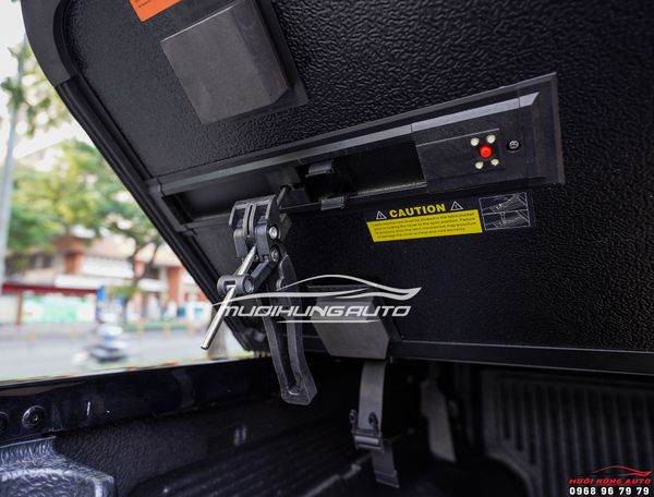 Nắp Thùng Gập 3 Tấm Thể Thao Cho Xe Ford Raptor