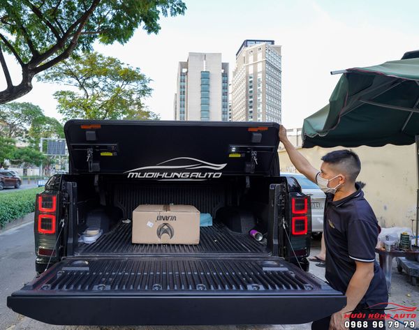Nắp Thùng Gập 3 Tấm Thể Thao Cho Xe Ford Raptor