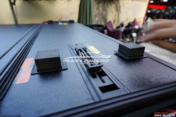 Nắp Thùng Gập 3 Tấm Thể Thao Cho Xe Ford Raptor