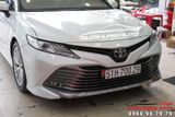 Gắn nẹp cản trước chính hãng giá rẻ xe Toyota Camry 2020