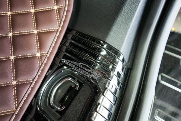 Gắn Nẹp Cốp Sau Trong Ngoài Mẫu Titan Cho Xe Ford Everest 2023