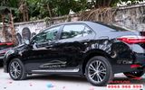 Gắn nẹp ốp hông cho Toyota Altis 2019-2020