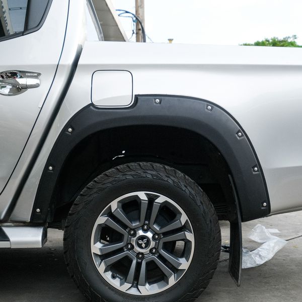 Gắn Ốp Cua Bánh Cao Cấp Xe Mitsubishi Triton 2020 -2021