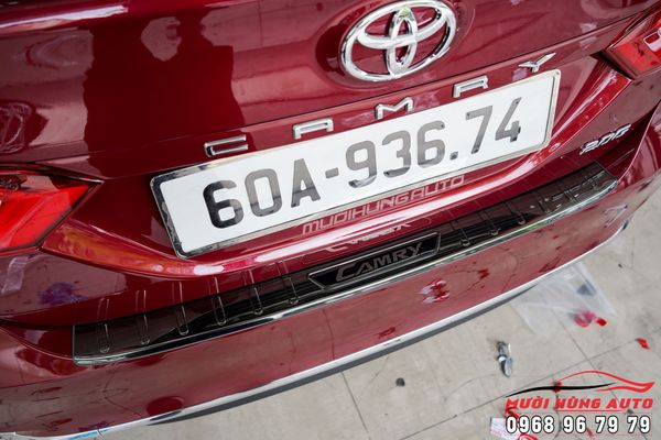 Gắn Chống Trầy Cốp Và Ốp Gỗ Nội Thất Sang Trọng Xe Camry 2019