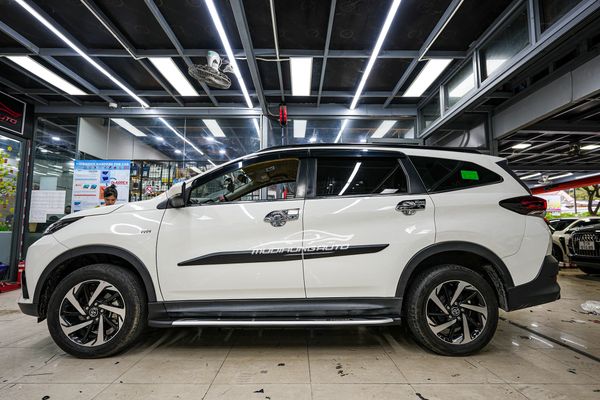 Gắn Ốp Hông Trang Trí Cao Cấp Cho Xe Toyota Rush